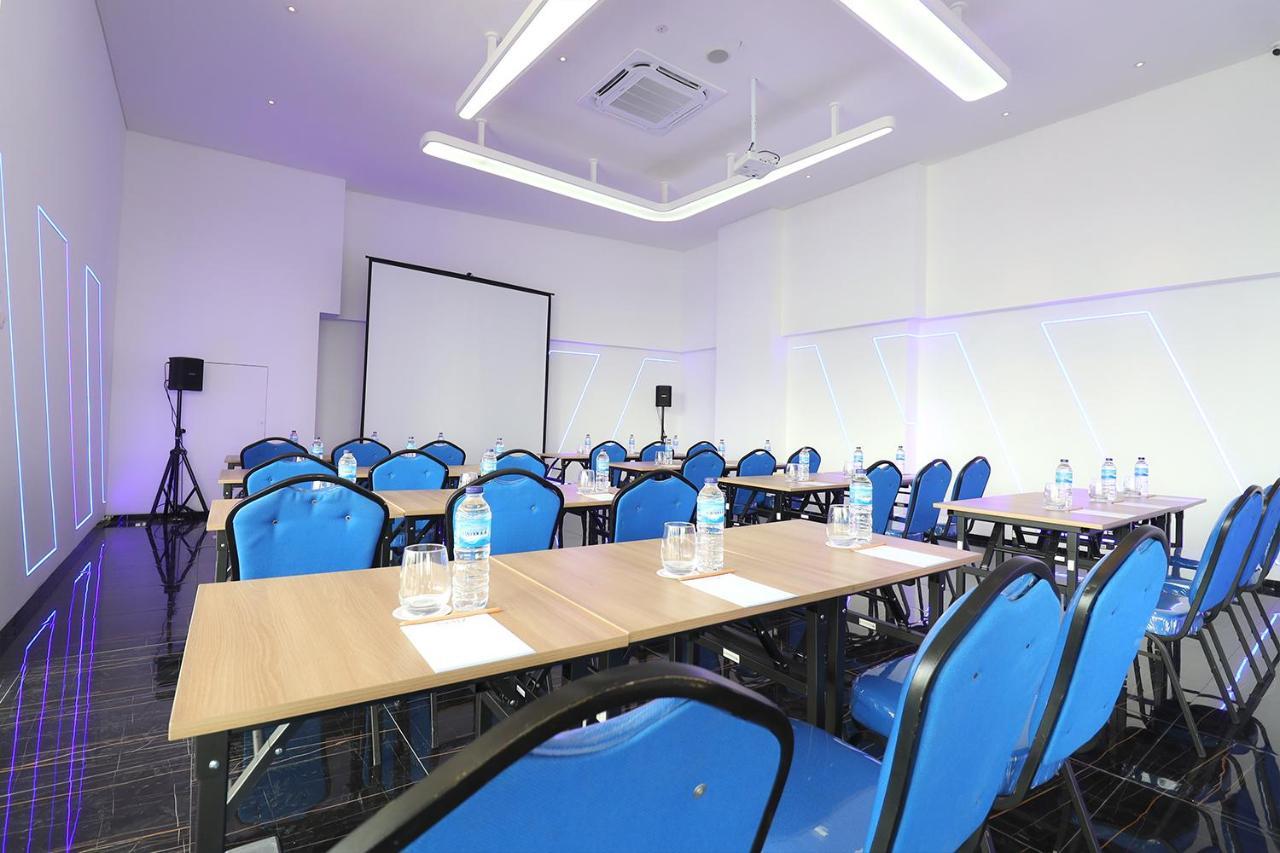 Moritz Biz Gandaria Hotel Jakarta Exterior photo