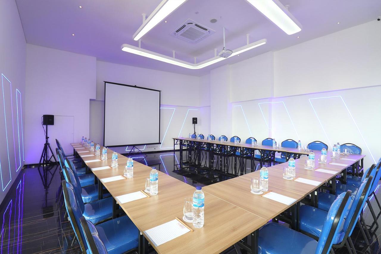 Moritz Biz Gandaria Hotel Jakarta Exterior photo